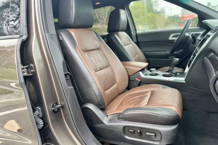 Used Ford Explorer 2013 3.5L Deluxe Model
