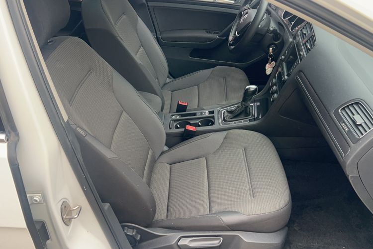 Used Volkswagen Golf 2017 1.6L Automatic Comfort Million-Vehicle Anniversary Edition
