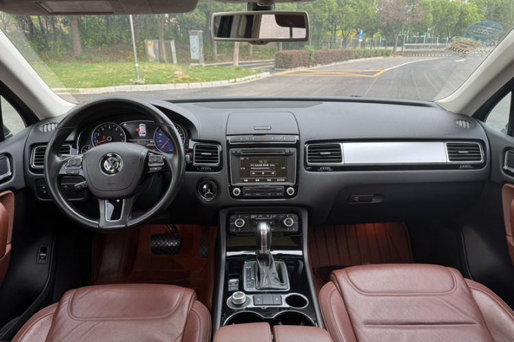 Used Volkswagen Touareg 2016 3.0 TSI Standard Version Interior 2