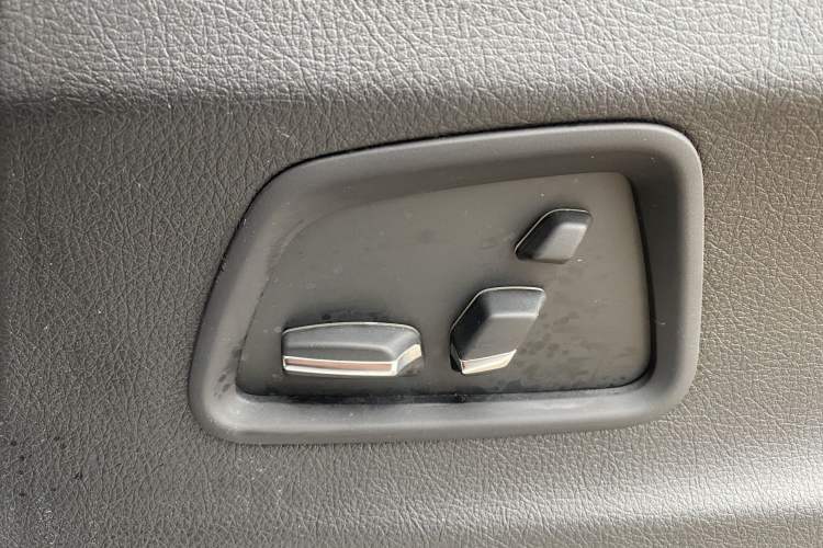 Used BMW 5 Series 2014 520Li Elegant Model