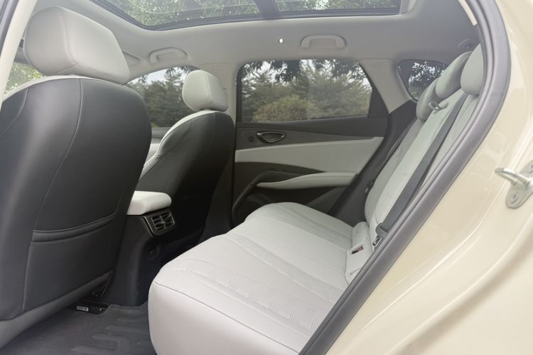 Used BYD Seal 06 DM-i Touring 2025 Model DM-i 150KM Deluxe Interior 5