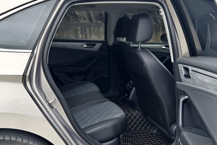 Used Volkswagen Sagitar 2024 300TSI DSG Excellence Edition Interior 4