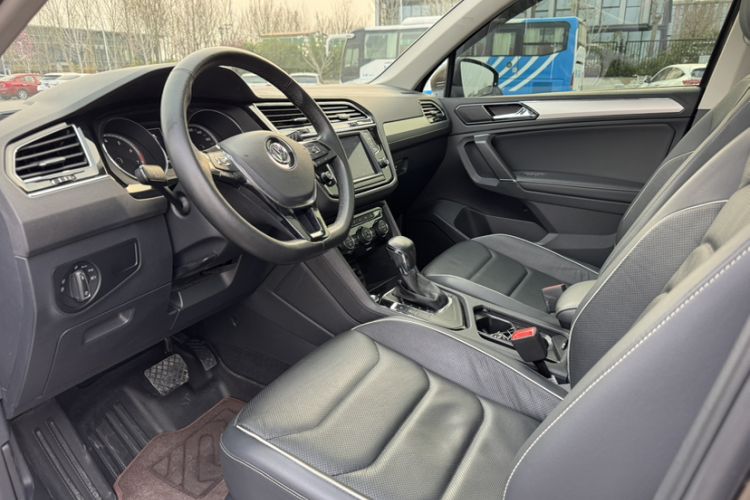 Used Volkswagen Tiguan L 2017 330TSI Automatic Two-Wheel Drive Flagship Edition Interior 6