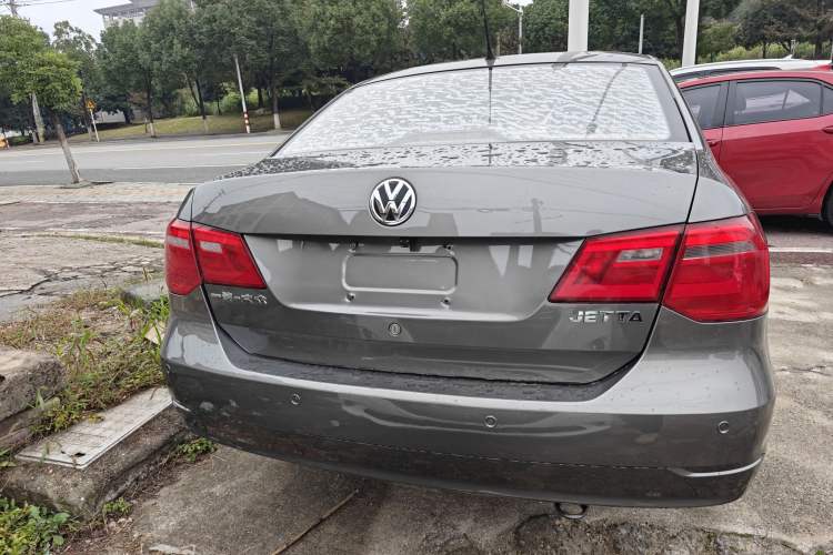 Used Volkswagen Jetta 2013 1.6L Manual Fashion Edition