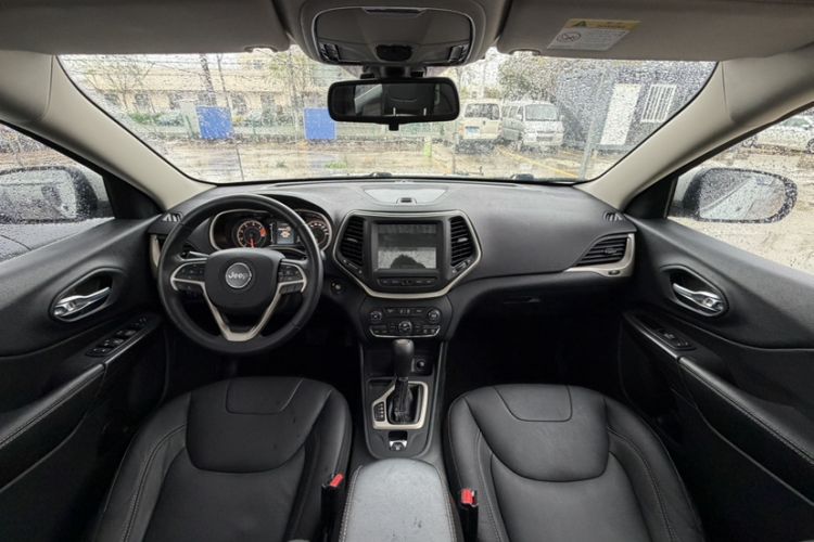 Used Jeep Cherokee 2016 2.4L Leading Edition
