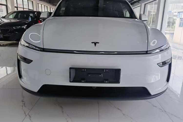 Used Tesla Model Y 2026 Rear-Drive Model Exterior 4
