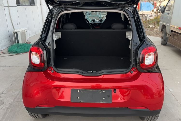 Used smart forfour 2018 1.0L 52 kW Dynamic Edition Trunk