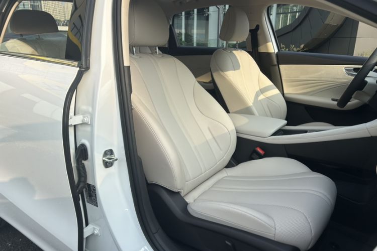 Used Roewe D7 2025 EV 610km Rear-Drive Prestige Edition Interior 3