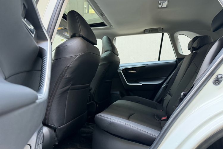 Used Toyota RAV4 2022 Dual-Engine 2.5L E-CVT Two-Wheel Drive Elite Edition
