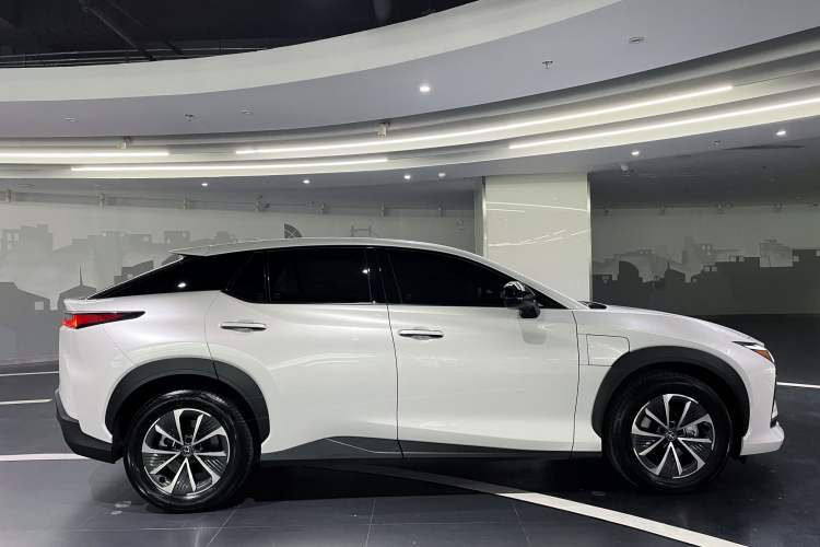 Used Lexus RZ 2023 450e All-Wheel Drive Luxury Edition Exterior 6