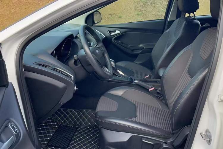 Used Ford Focus 2017 Hatchback EcoBoost 125 Automatic - Ultra-Powerful Style Edition with Smart Drive Features
