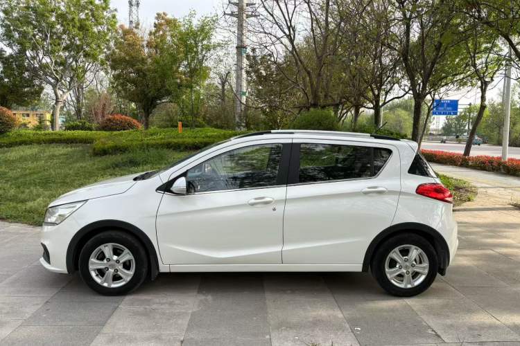 Used Baojun 310 2016 1.2L Manual Luxury Model Exterior 4