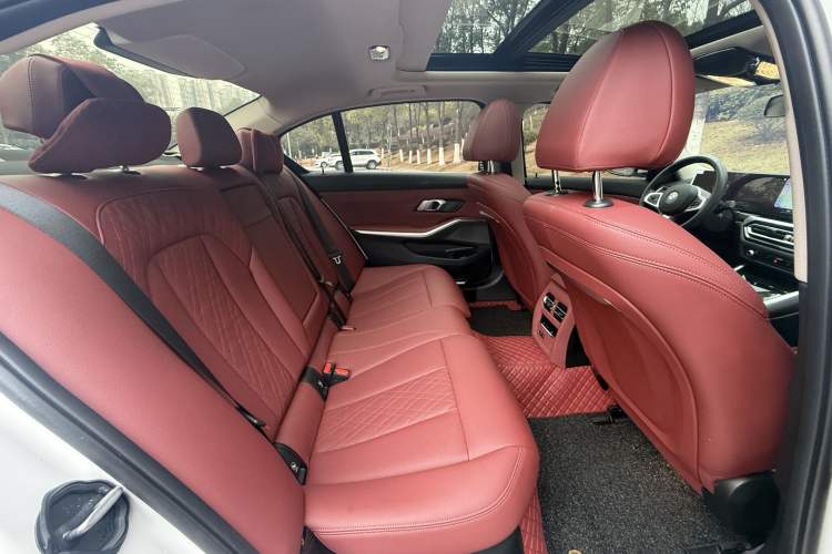 Used BMW i3 2022 eDrive 35 L Interior 5