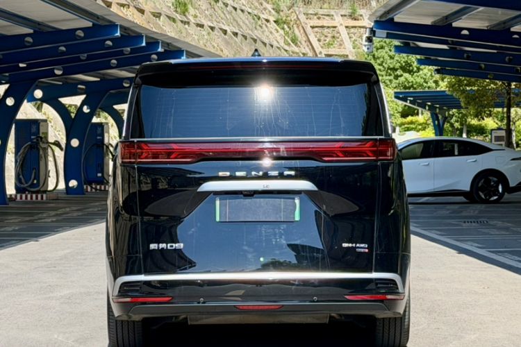 Used Denza D9 2025 DM-i Smart Drive 1020 Four-Wheel Drive Premium Model Exterior 4