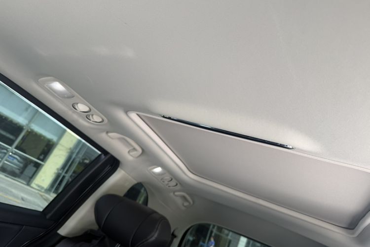 Used Honda Elysion 2019 2.0L Hybrid Luxury Edition Interior 9