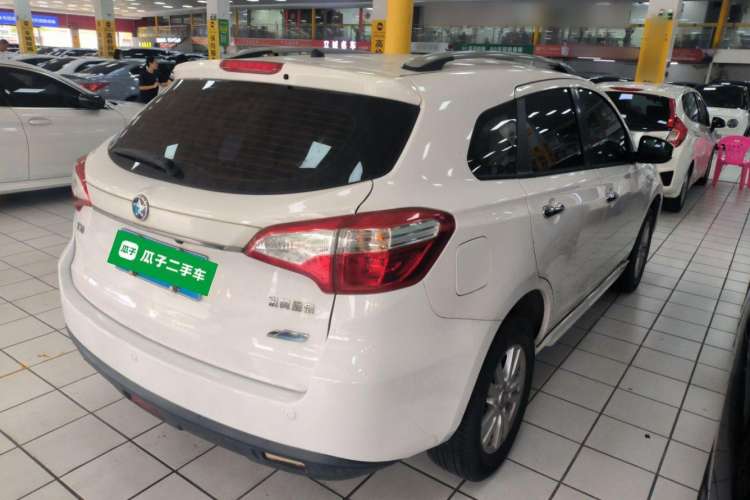 Used Venucia T70 2016 2.0L CVT Smart Choice Edition Exterior 4