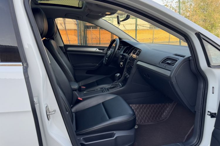 Used Volkswagen Golf 2019 200TSI DSG Comfort & Ambition Edition China VI Standard Right Front Seat