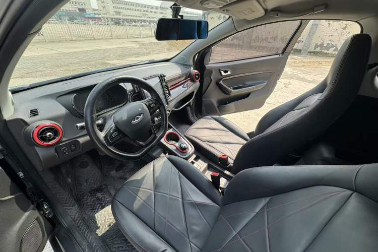 Used Chery QQ Little Ant 2022 Revised Version Sweet Pink Edition Half-Sugar Version Lithium Iron Phosphate 30.7 kWh 30 kW 301 km Interior 1