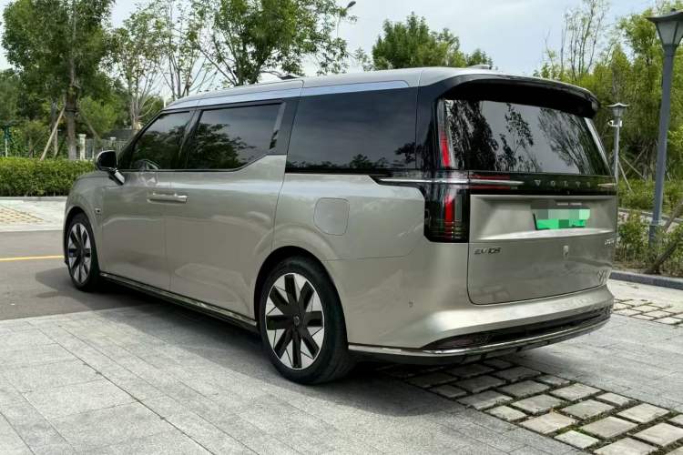 Used Volvo EM90 2025 Ultra Six-Seater