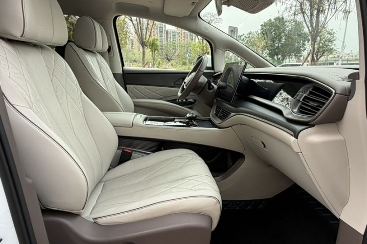 Used Denza D9 2022 DM-i 970 Four-Wheel Drive Prestige Model
