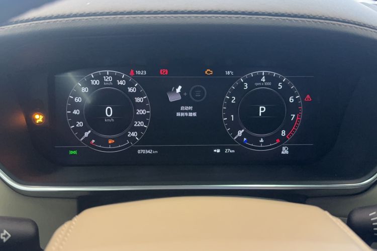 Used Land Rover Range 2020 3.0 L6 Long-Wheelbase Legacy Odometer Close Up