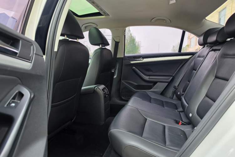 Used Volkswagen Sagitar 2018 1.6L Automatic Comfort Model Interior 3