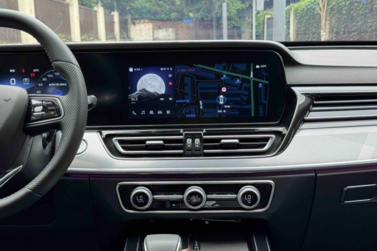 Used Hongqi HS5 2023 2.0T Qixiang Pro Edition Audio And AC Panel