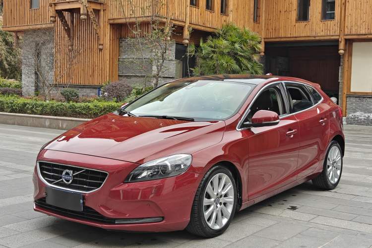 Used Volvo V40 2015 1.6T Zhiya Edition