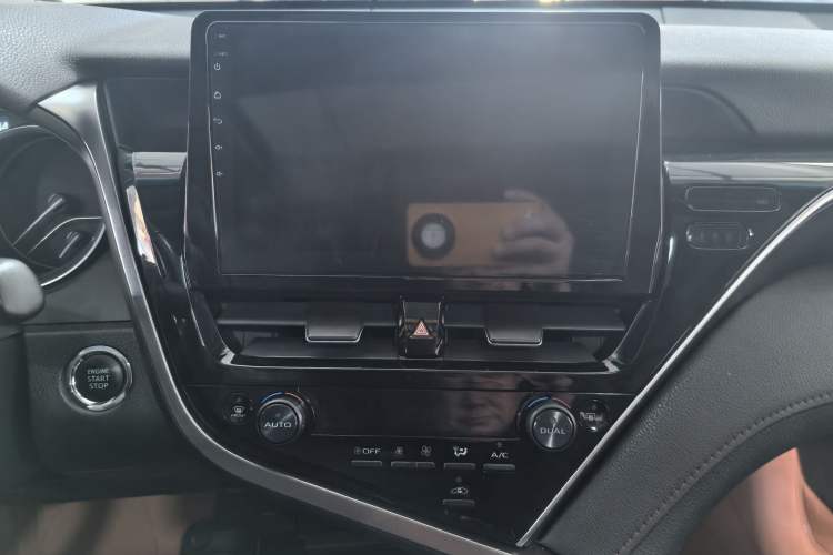 Used Toyota Camry 2021 2.0G Luxury Edition
