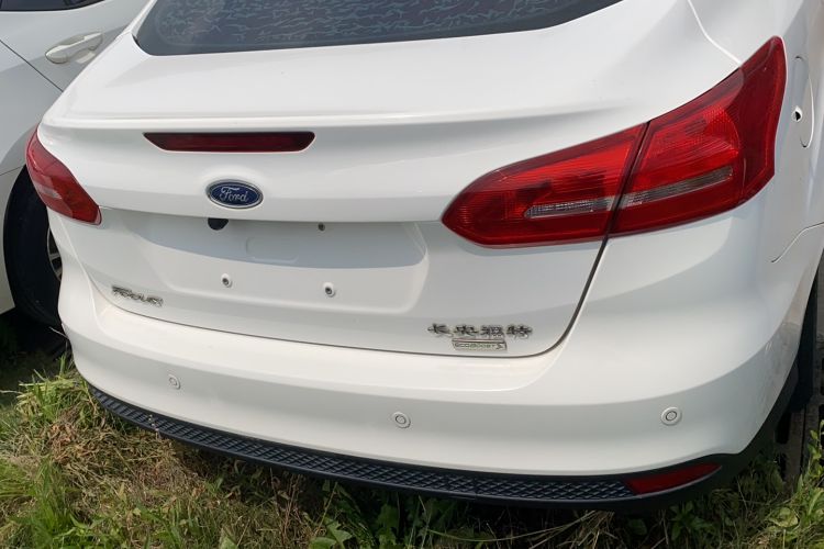 Used Ford Focus 2017 Sedan EcoBoost 125 Manual – Ultra-Style Edition with SmartDrive Features