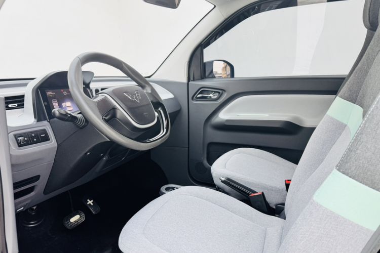 Used Wuling Hongguang MINIEV 2022 Macaron Premium Model – Lithium Iron Phosphate Interior 2