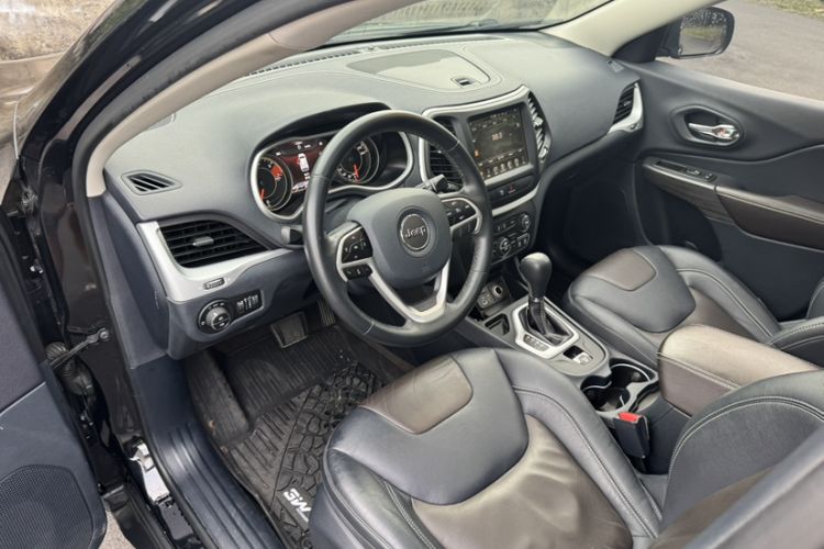 Used Jeep Cherokee 2017 2.0L Superior Edition