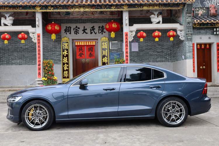 Used Volvo S60 New Energy 2022 T8 eDrive Hybrid All-Wheel Drive Smart Luxury Edition Exterior 5