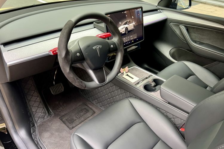 Used Tesla Model Y 2023 Rear-Wheel-Drive Version Interior 10