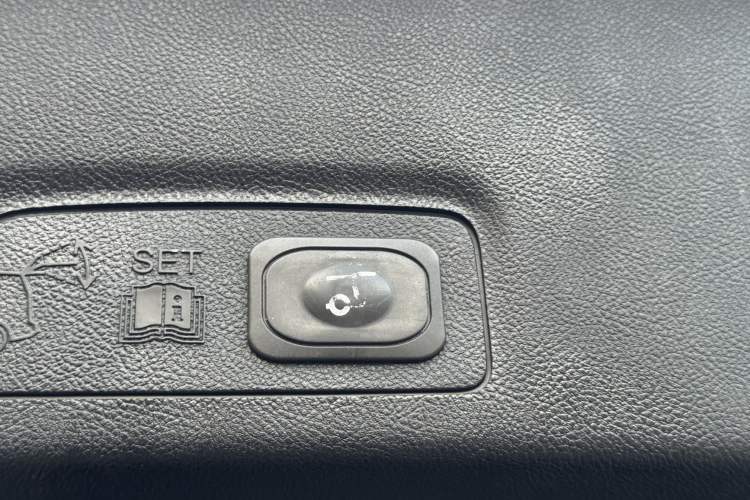 Used Lincoln MKC 2017 2.0T Two-Wheel Drive Deluxe Edition