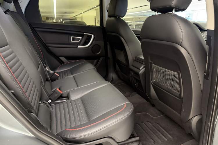 Used Land Rover Discovery Sport 2019 240 PS SE Dynamic Version China VI Standard Interior 8