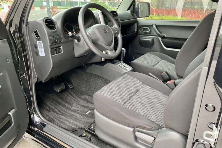 Used Suzuki Jimny 2015 1.3 AT JLX Interior 3