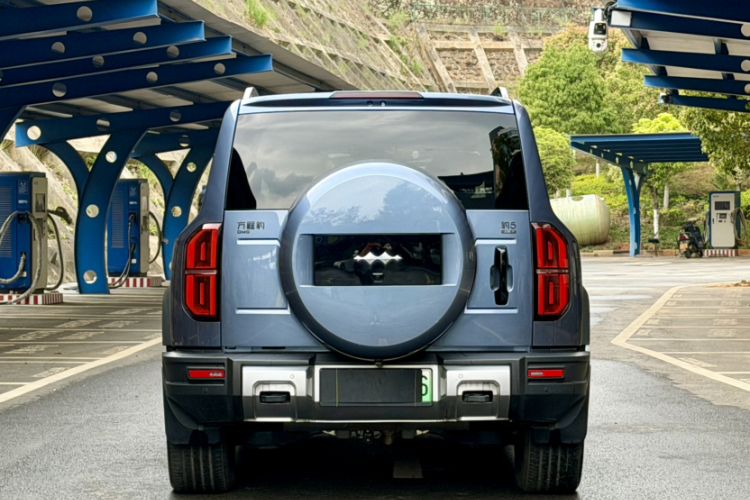 Used Formula Leopard 5 2023 Cloud Ride Flagship Edition
