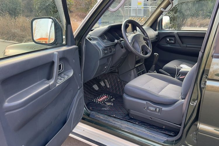 Used Leopaard Q6 2014 2.4L Two-Wheel Drive Version
