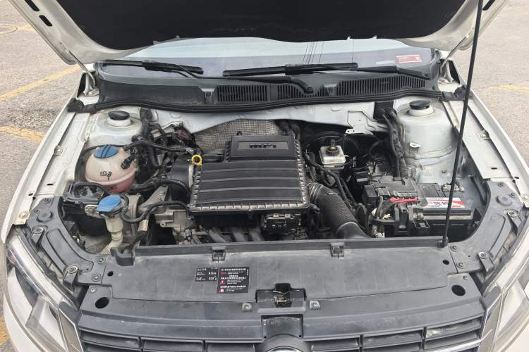 Used Volkswagen Lavida 2013 Revised Classic 1.6L Automatic Fashion Edition