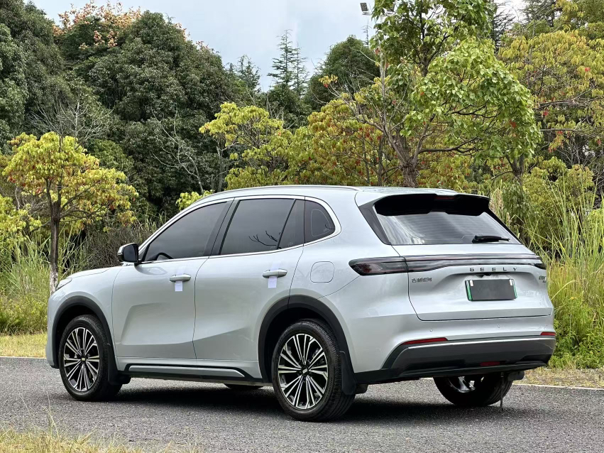 Geely Galaxy Xingjian 7 EM-i 2025 120km Navigator Edition — снимка 13