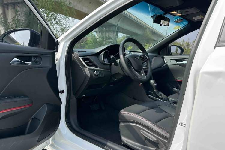 Used Chevrolet Monza 2020 Light Hybrid RS 330T Automatic Comfort Edition Interior 1