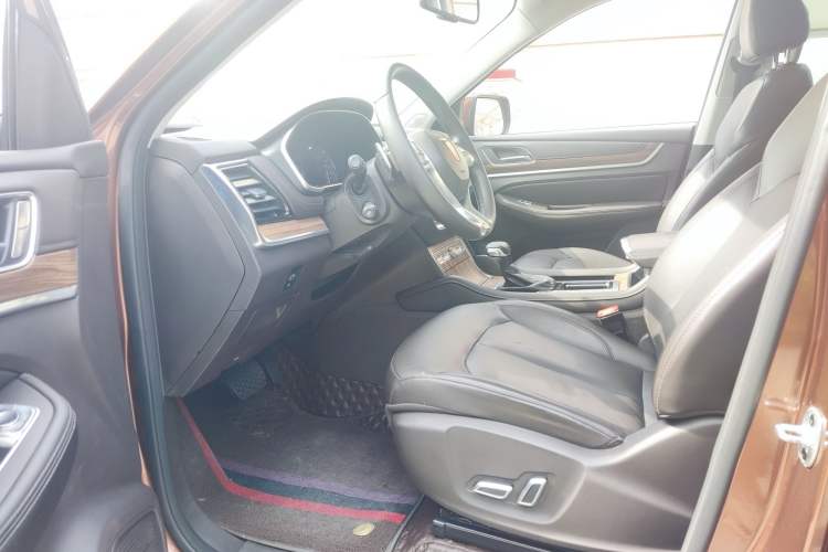 Used Roewe RX8 2018 30T Smart Connectivity Two-Wheel Drive Flagship Edition
