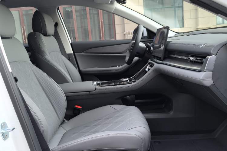 Used Geely Galaxy Galaxy A7 2025 Model EM-i 70km Luxury Edition