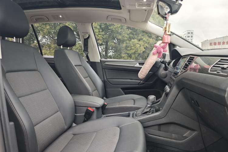 Used Volkswagen Golf Sportsvan 2018 230TSI Automatic Trend Edition
