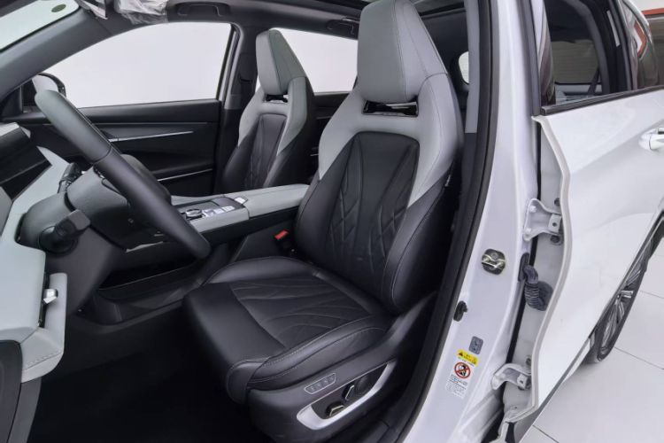 Used Changan CS75 PLUS 2024 3rd Generation Champion Edition 2.0T Intelligent Drive Performance Model
