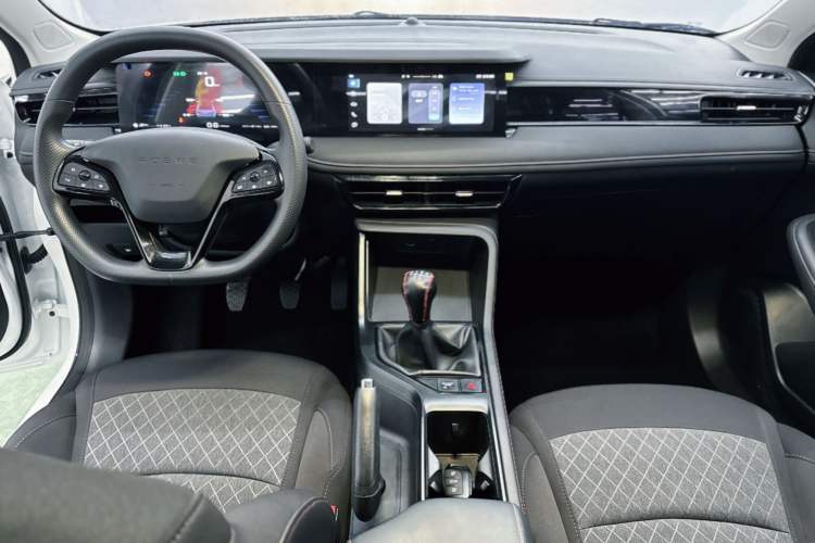 Used Roewe i5 2023 1.5L Manual Comfort Edition