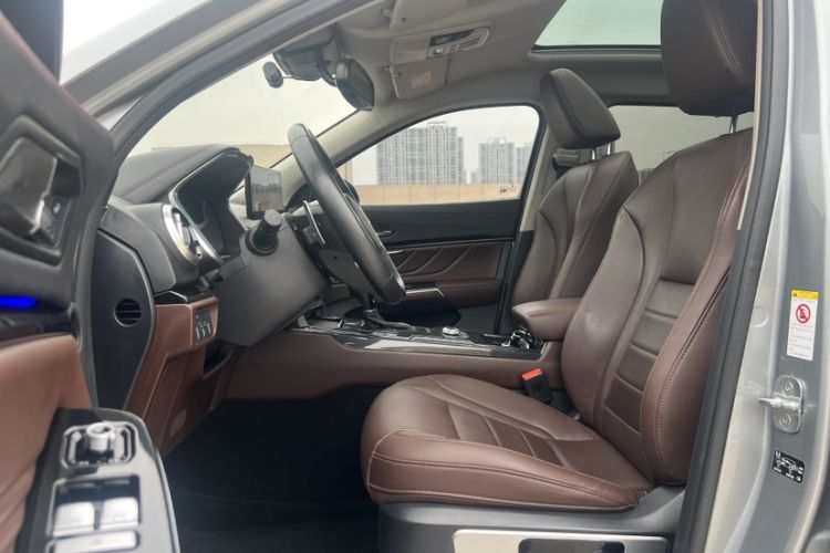 Used Wey VV5 2017 2.0T Ultra-Luxury Version Interior 3