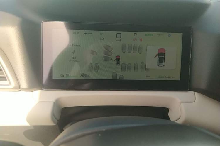 Used BYD Yuan UP 2025 Intelligent Driving Version 401 KM Dynamic Edition Odometer Close Up