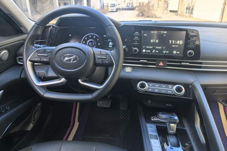 Used Hyundai Elantra 2022 1.5L CVT GLX Elite Edition Interior 1